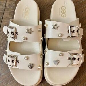GBG Cream & Gold Sandals with Gold Buckles crystal hearts Stars 7.5 fits an 8